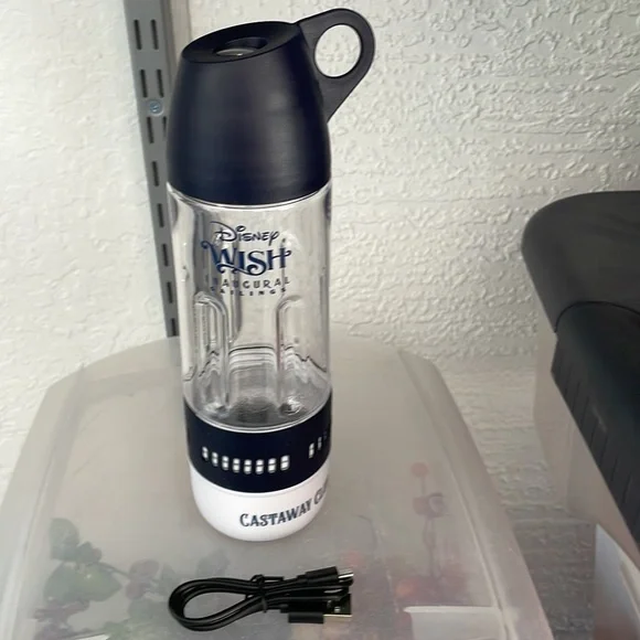 Disney cruise Wish Castaway Club water bottle speaker - Picture 2 of 2